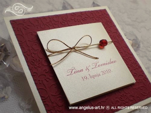 bordo crvena pozivnica za vjenčanje s perlicom i 3D strukturom