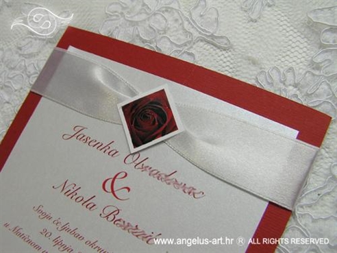 crvena pozivnica za vjenčanje s ružom