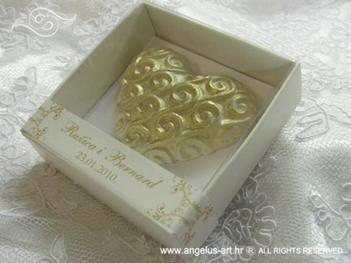 konfet magnet srce sa zlatnim šljokicama u kutijici