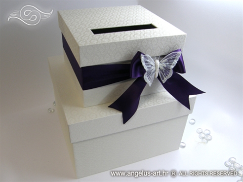 kutija za kuverte s ljubicastom masnom i bijelim leptirom