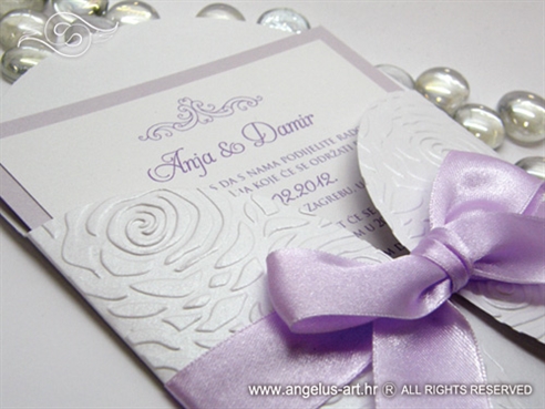 lavanda pozivnica za vjenčanje s 3D uzorkom ruže i mašnom