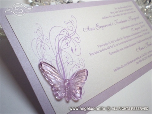 lila pozivnica za vjenčanje s lila leptirom