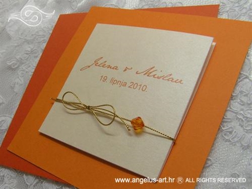 narančasta pozivnica za vjenčanje s mašnicom i perlicom