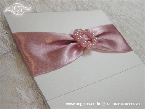 roza pozivnica za vjencanje sa satenskom trakom i perlicama