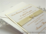 šampanj pozivnica za vjenčanje sa krem satenskom trakom i srcem