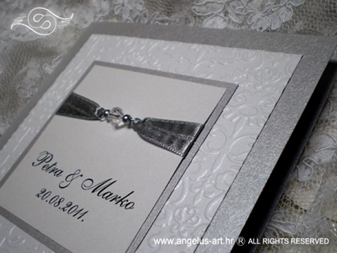 srebrna pozivnica za vjenčanje s perlicama i blindruckom