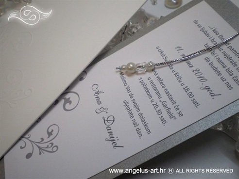srebrna pozivnica za vjenčanje s perlicama na izvlačenje