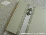 srebrni leptiri na knjizi dojmova za vjenčanje