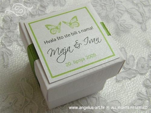 zeleni konfet za vjenčanje u kutijici sa zelenim leptirima
